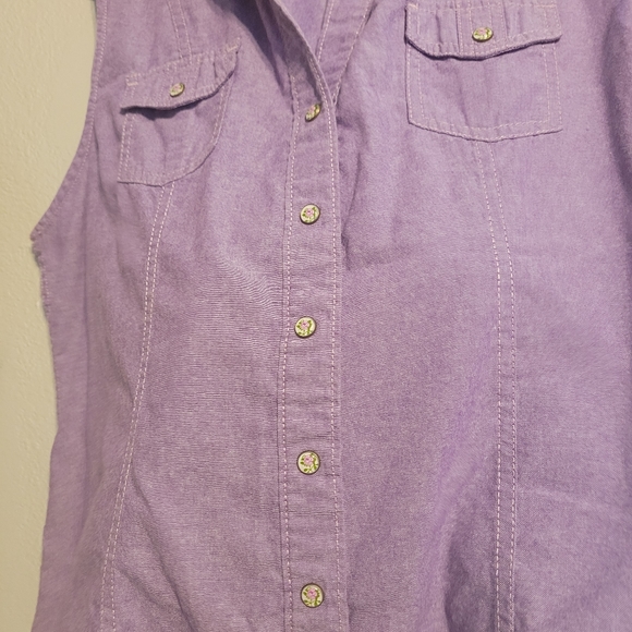 Brit & Brindle Sleeveless Button Down Top (SNAPS) - Picture 5 of 13